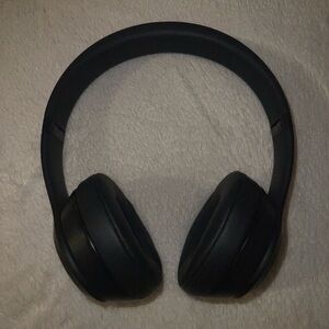 Solo beats 3 wireless headphones